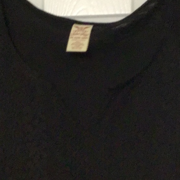 Bundle of 2 Tops with Lace - Picture 4 of 5